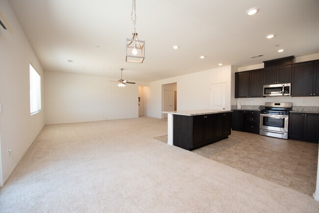 Building Photo - 12444 Deodar St