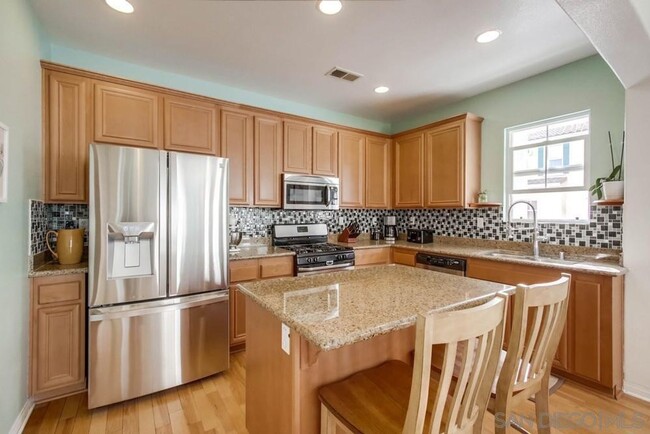 Building Photo - Beautiful 3 BD, 3.5 BA Detached Townhouse ...