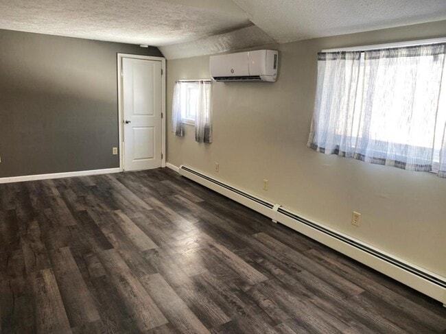 Building Photo - 1136 Pownal Rd