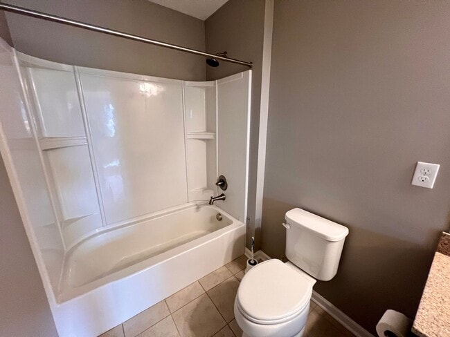 Building Photo - 3006 Farm View Dr