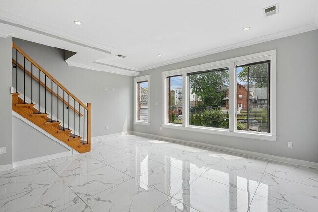 Primary Photo - 225 Columbia Ave