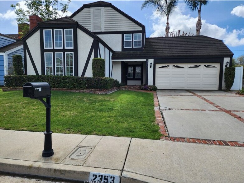 Building Photo - 2353 Littleton Cir
