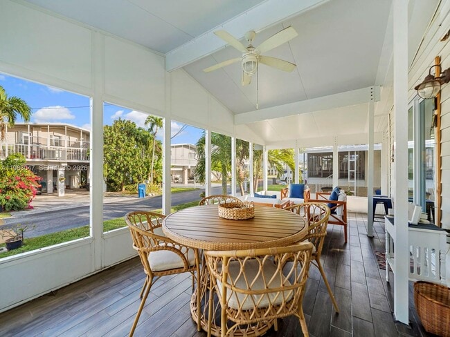 Building Photo - 806 S Jade Dr