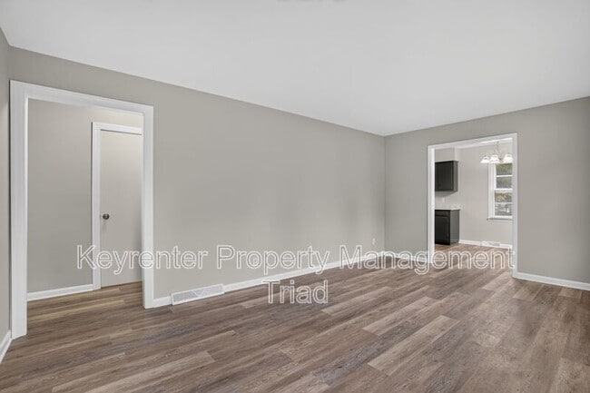 Building Photo - 300 Martingale Dr