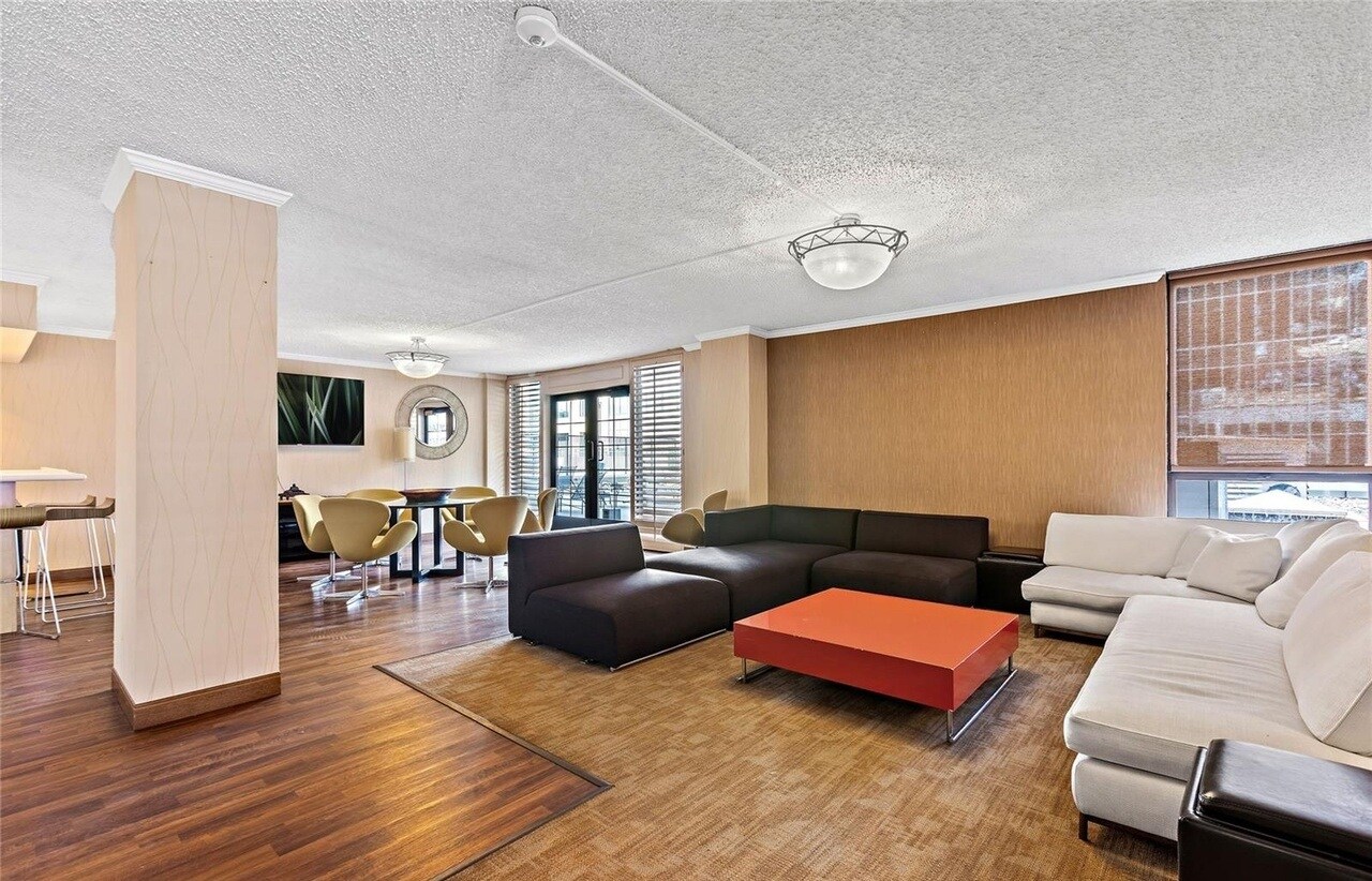 Building Photo - 1020 15th St