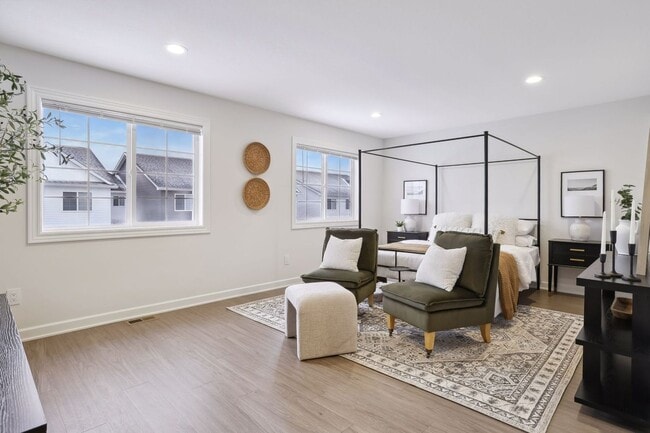 Building Photo - 3 Bedroom Townhome