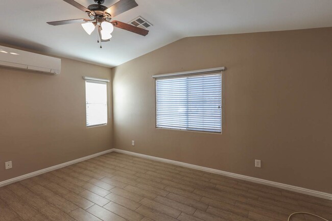 Building Photo - Single Story 3 Bedroom Home In Southwest G...