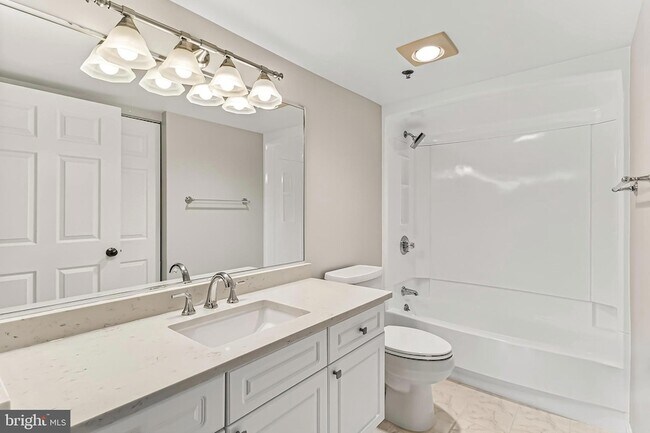 Building Photo - 2151 Jamieson Ave