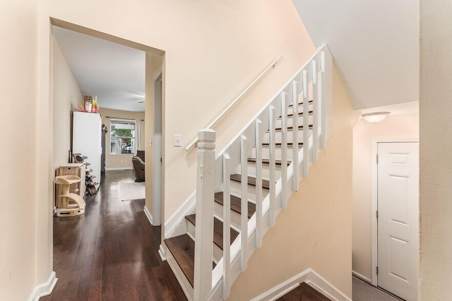 Building Photo - 397 Stoddart Ave