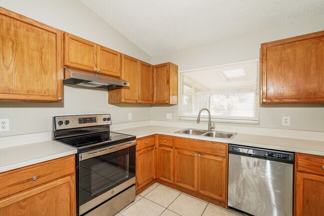 Building Photo - 646 Jaguar Ct