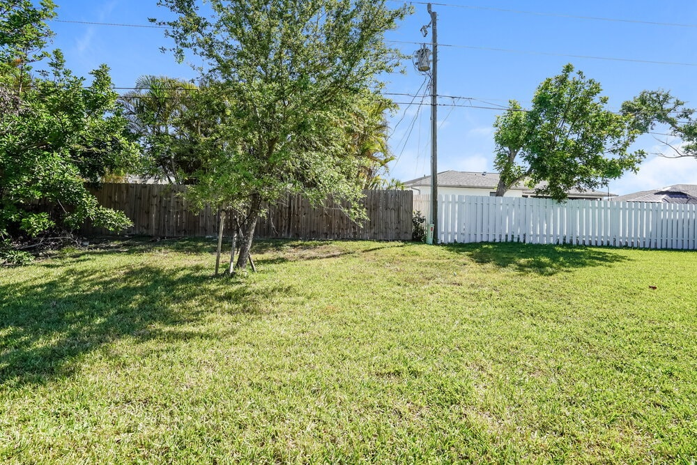 Building Photo - 203 NE 9th Ave