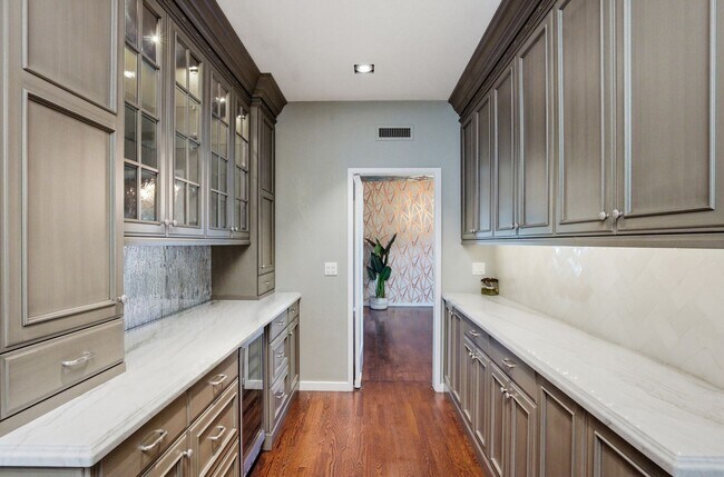 Building Photo - FULLY FURNISHED EXECUTIVE PHOENIX COUNTRY CLUB HOME IN GATED COMMUNITY