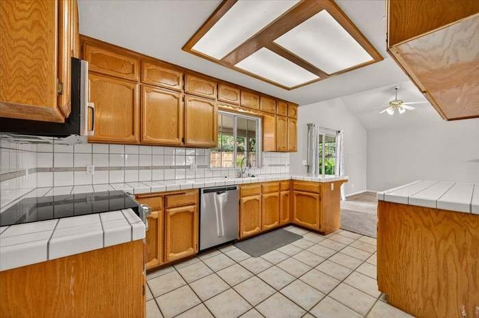 Building Photo - 2375 Fallbrook Ave