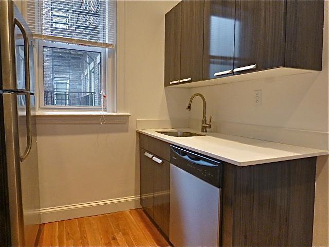 Building Photo - 125 Park Dr