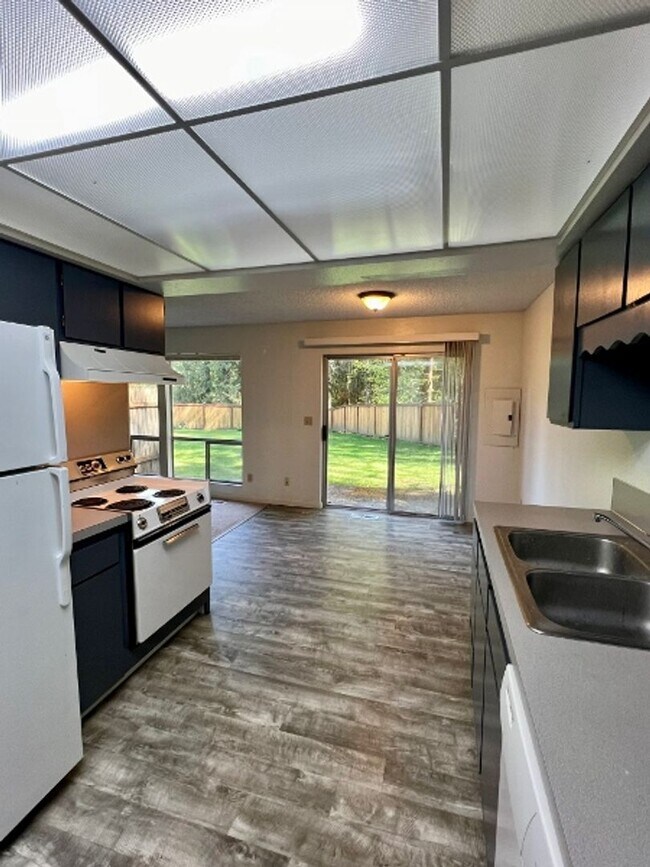 Building Photo - Black Lake Access! W/S/G Included
