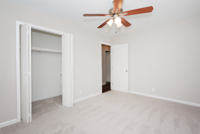 Building Photo - Spacious 4BR 2BA Home!