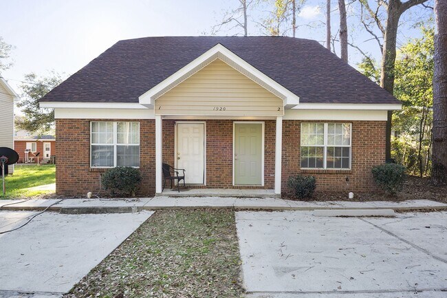 Primary Photo - 3BR/3BA townhome with new painting and sta...