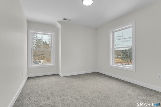 Building Photo - 31 Drive Way