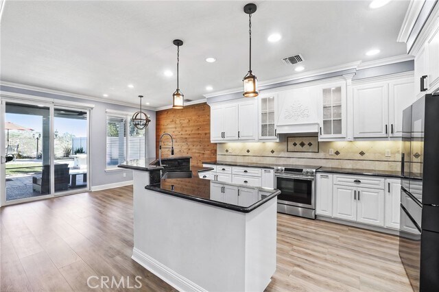 Building Photo - 52 Touraine Pl