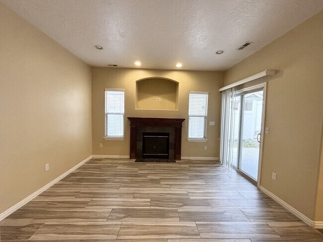 Building Photo - 4596 Red Sage Ct