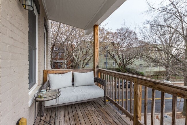 Building Photo - Stunning premium corner Townhome condo in ...