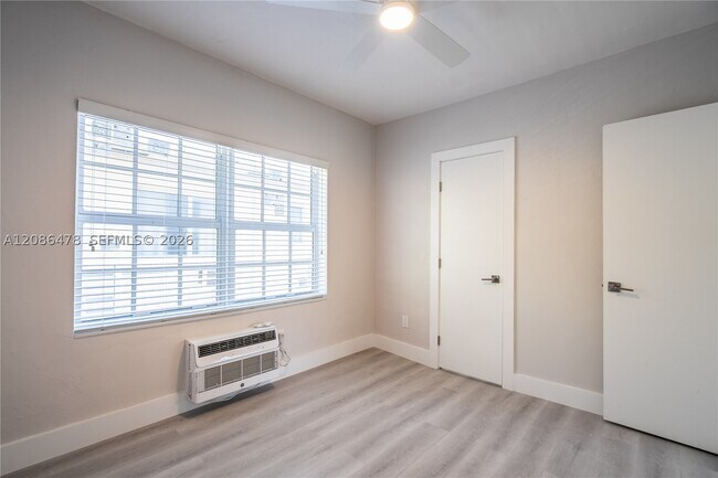 Building Photo - 2418 Flamingo Dr