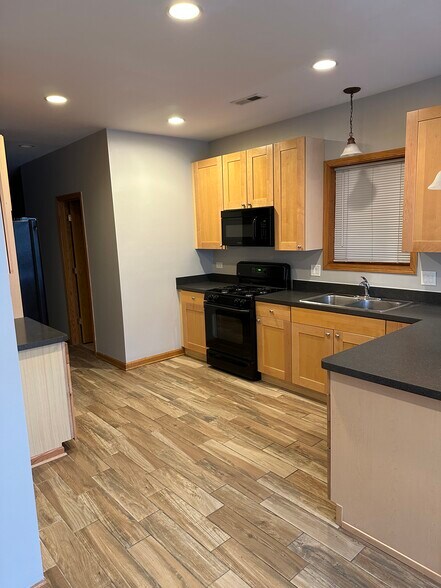 Kitchen - 843 N Mozart St