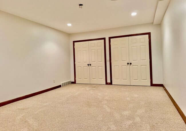 Building Photo - 1142 Pine Bluff Dr NE