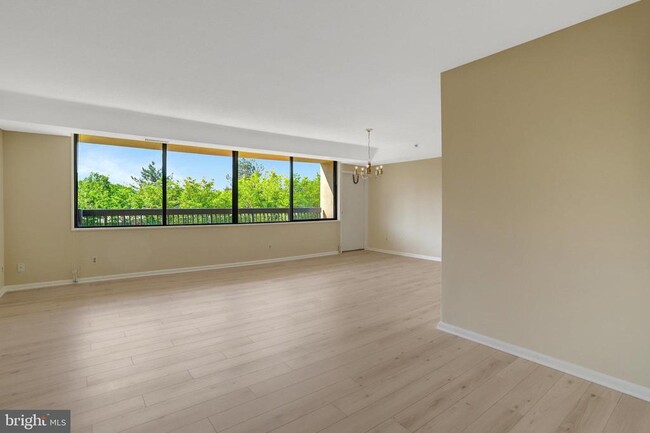 Building Photo - 3713 S George Mason Dr