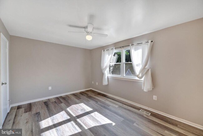 Building Photo - 281 Ternwing Dr