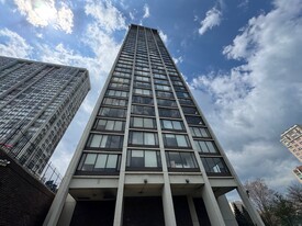 Building Photo - 5455 N Sheridan Rd