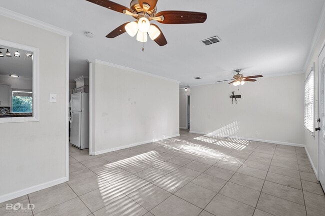 Building Photo - Check Out this Charming 3 bed 1 bath in Bossier