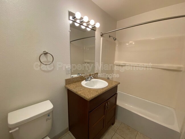 Building Photo - 3270 Del Monte Blvd