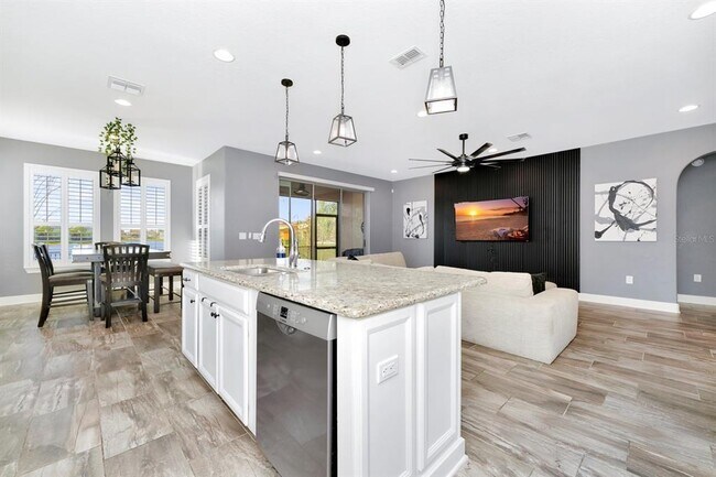 Building Photo - 915 Fountain Coin Loop