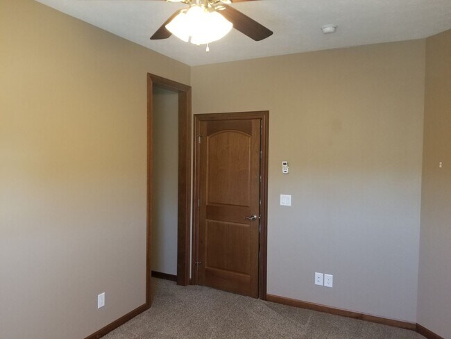 Building Photo - eld105