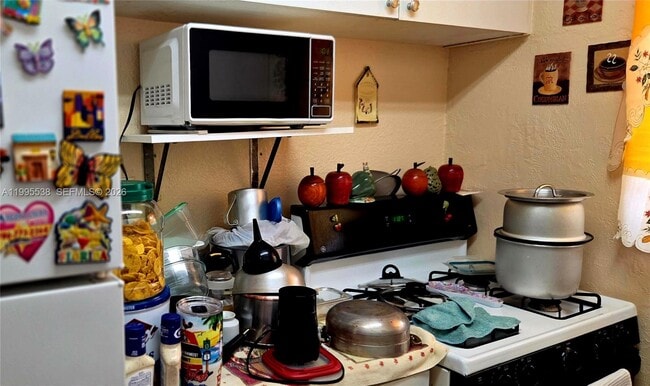 Building Photo - 3800 SW 102nd Ave