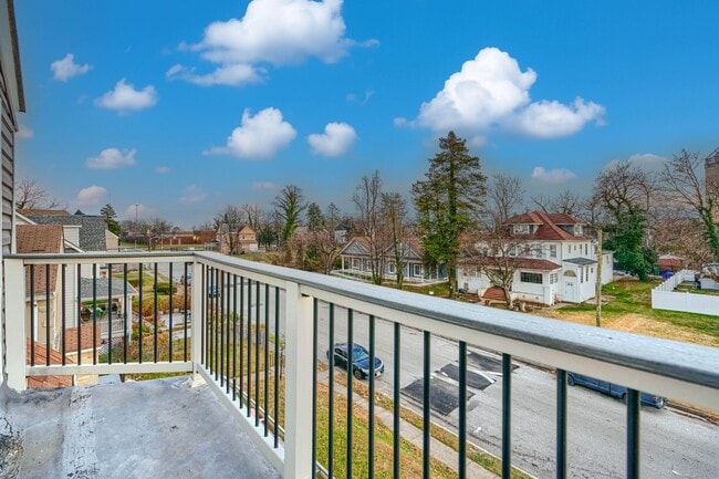 Building Photo - 4012 Fernhill Ave