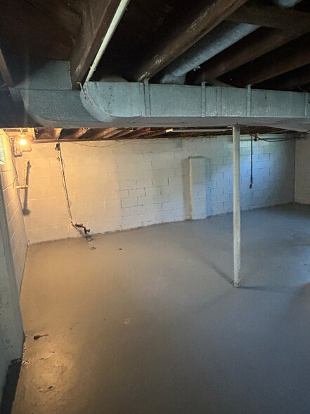 Building Photo - 975 Darling St