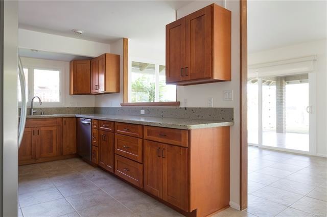 Building Photo - 131 Nawiliwili St