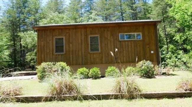 Building Photo - Fully Furnished 2 Bedroom Cottage in North...