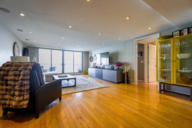 Building Photo - 1212 N Lake Shore Dr