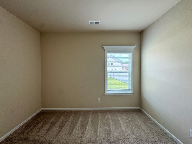 Building Photo - Stunning 5 Bed 4.5 Bath Fayetteville Home with Fenced Yard