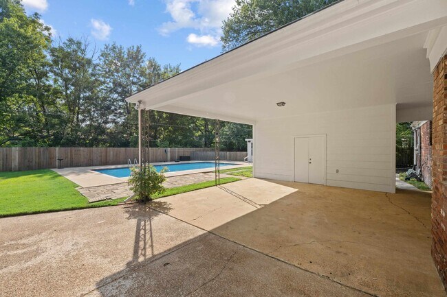 Building Photo - 1539 Brookside Dr