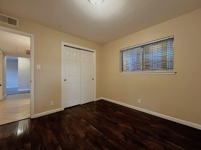 Building Photo - 1/2 Off First Months Rent! Absolutely darling, fully remodeled, single story, updated condo in a ...