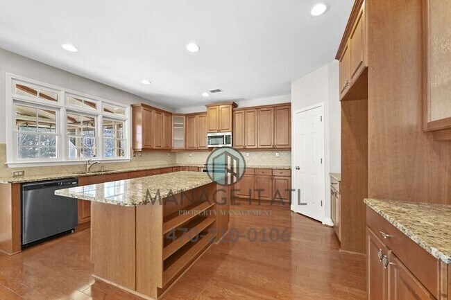 Building Photo - Fabulous 5-bedroom house with modern ameni...