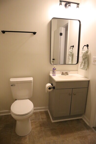 Primary bath - 108 Cedar Grove Dr