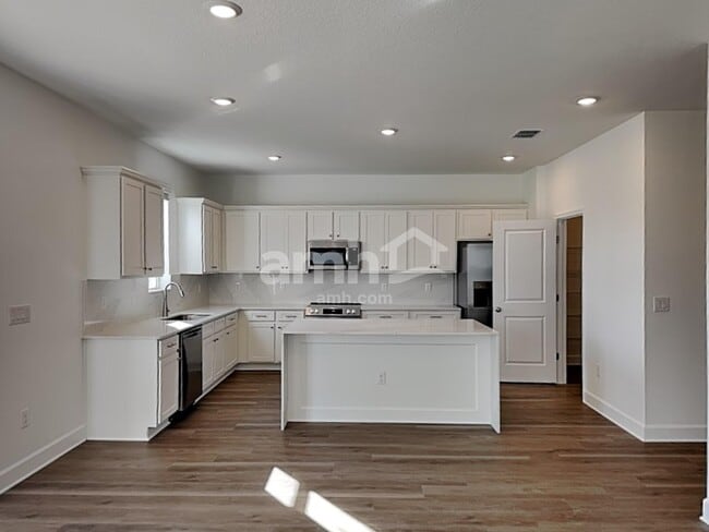 Building Photo - 2909 20th Ave W