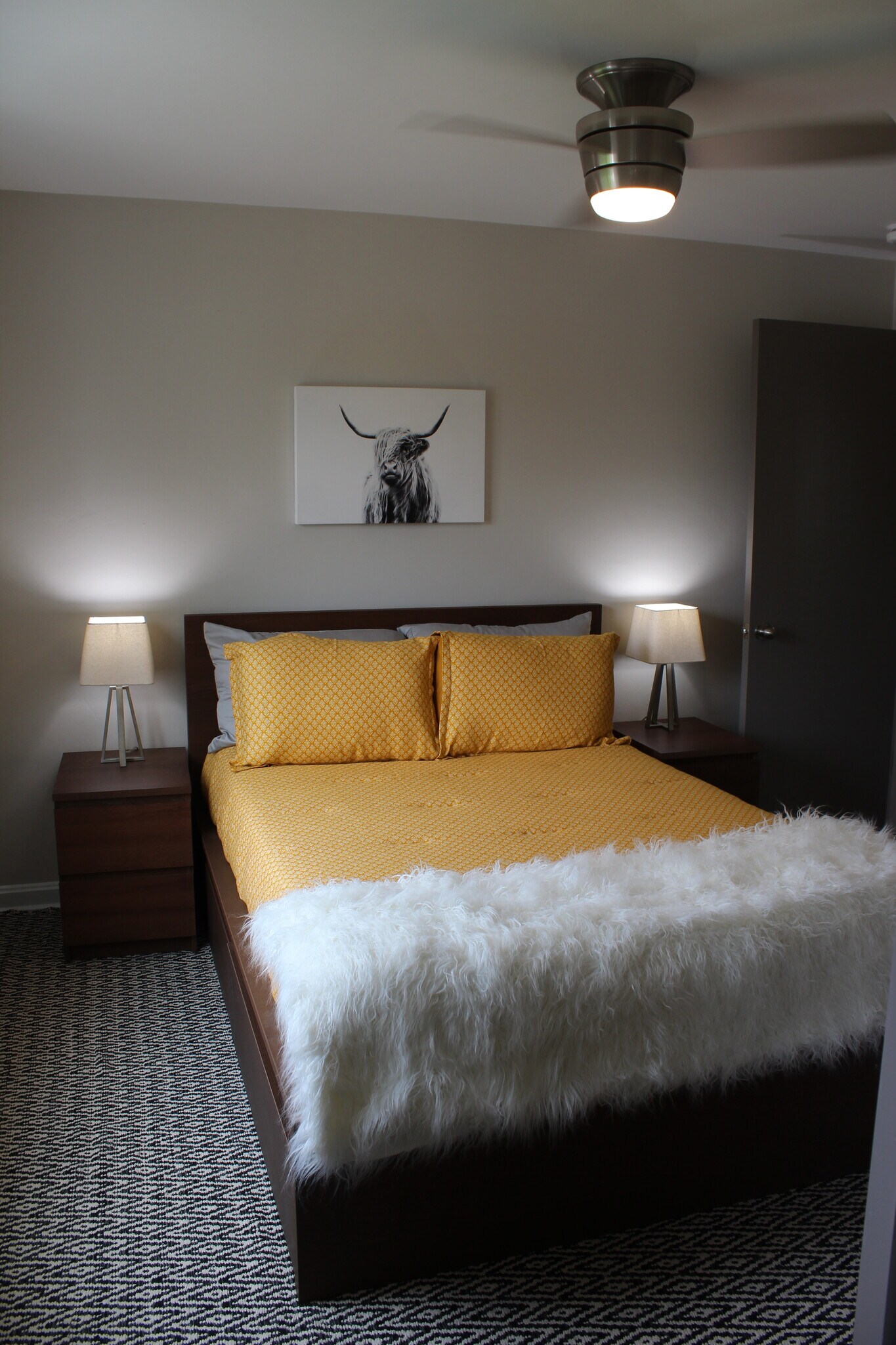 Building Photo - 1130 W 35th St