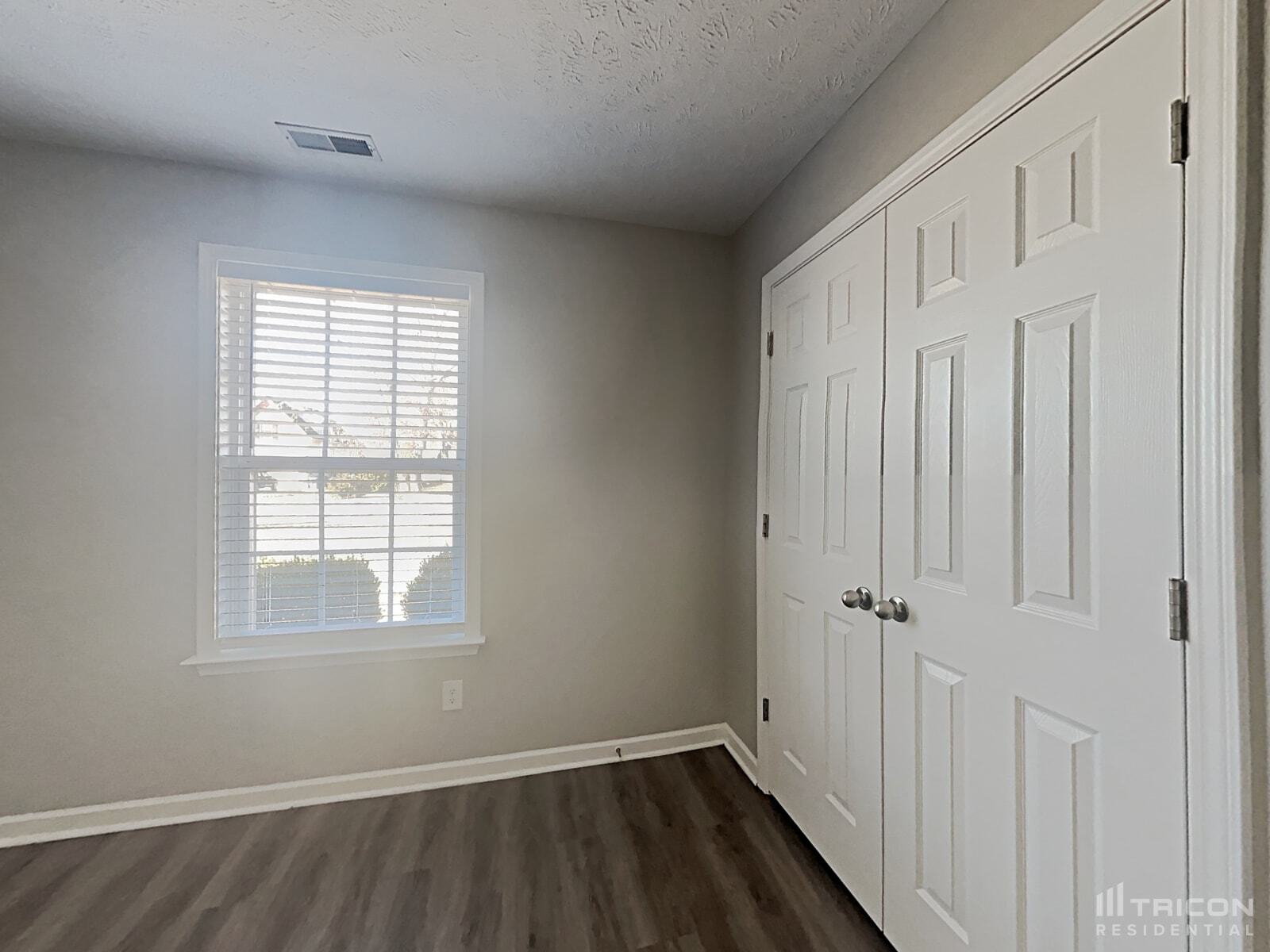 Building Photo - 901 Laramie Ct