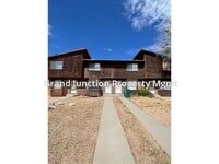 Building Photo - PRIME LOCATION near Tirara Rado Golf Course!